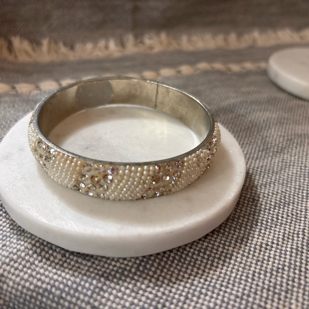 Elegant Silver and Cream Beaded Fashion Bracelet